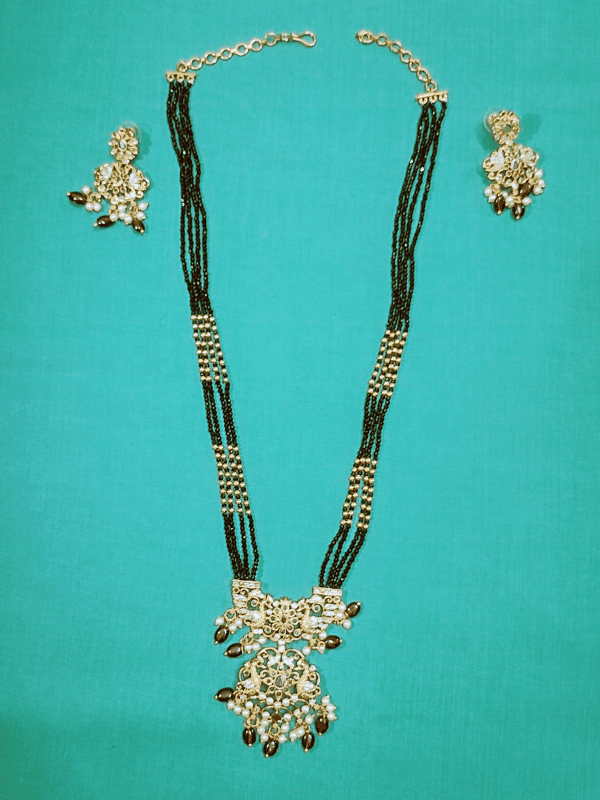 NECKLACE MODEL N 6300